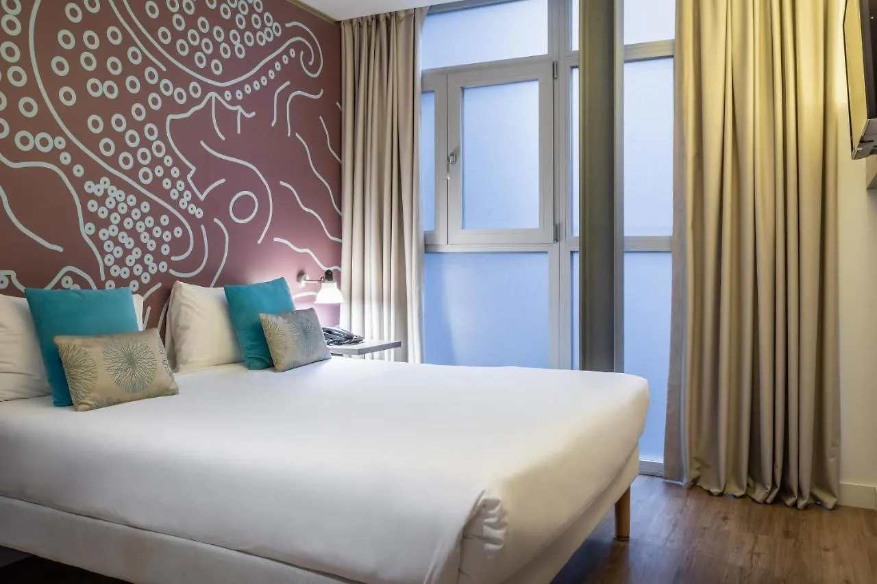 Ibis Styles Barcelona Centre Hotel 2*,